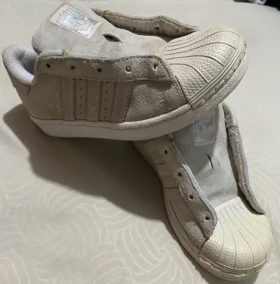 Zapatillas Adidas Superstar beige usadas - miniatura 1