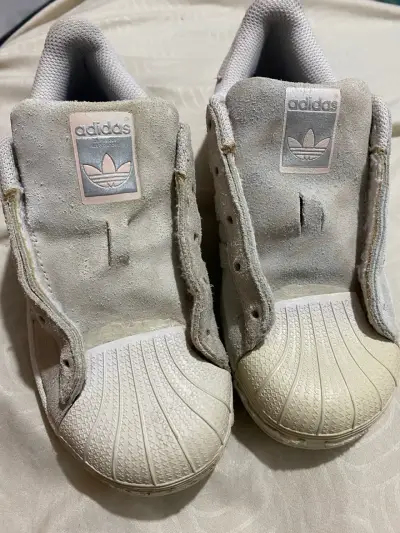 Zapatillas Adidas Superstar beige usadas - miniatura 2
