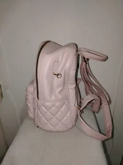 Mochila rosada acolchada con bolsillo frontal - miniatura 2