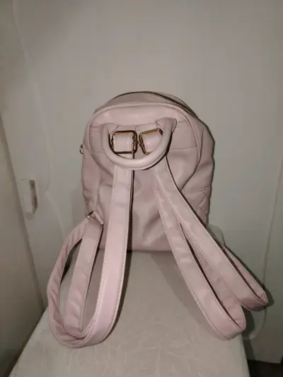Mochila rosada acolchada con bolsillo frontal - miniatura 3