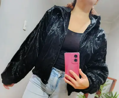 Chaqueta negra acolchada para mujer - miniatura 1