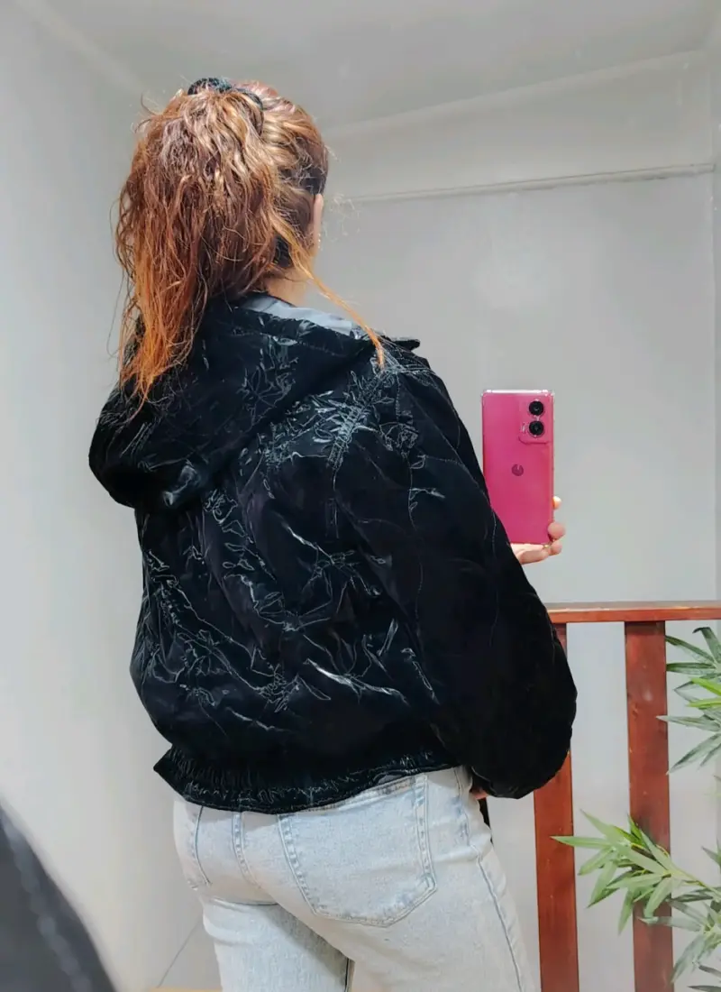 Chaqueta negra acolchada para mujer - 2