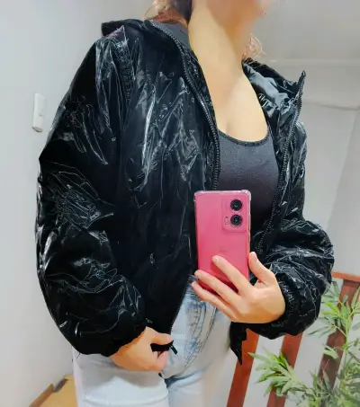 Chaqueta negra acolchada para mujer - miniatura 3