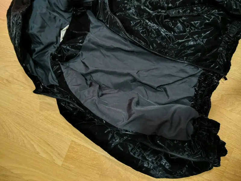 Chaqueta negra acolchada para mujer - 5