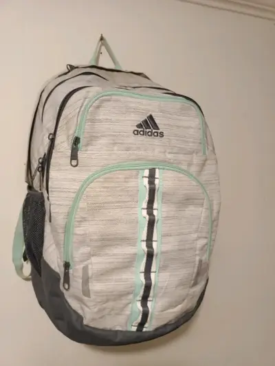 Mochila Adidas gris con detalles verdes - miniatura 1