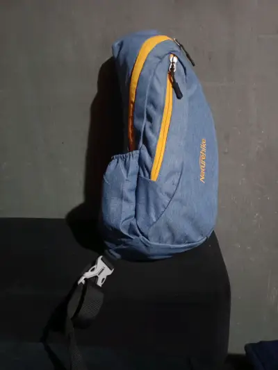 Mochila Naturehike azul con cierre naranja - miniatura 1
