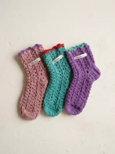 Calcetines tejidos a mano en colores vibrantes - miniatura 1