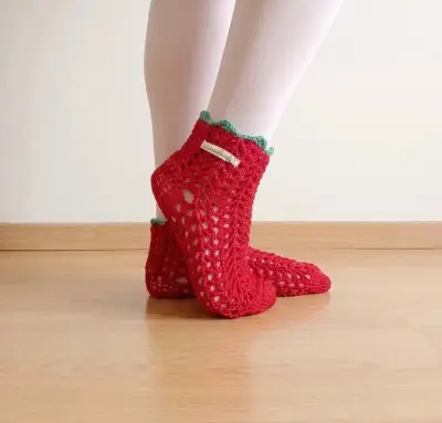 Calcetines tejidos a mano en colores vibrantes - miniatura 3