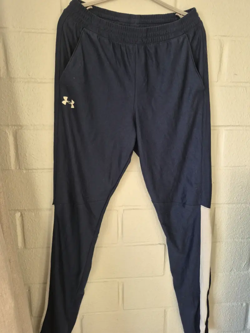 Pantalones deportivos Under Armour azul marino