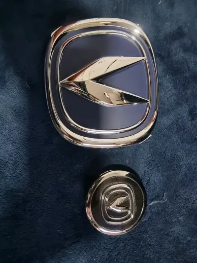 Set de emblemas de autos variados - miniatura 5