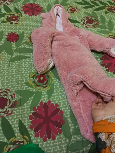 Enterito de bebé con diseño de oso rosado - miniatura 2