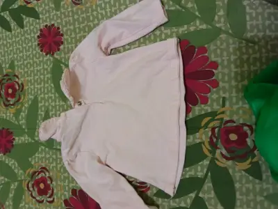 Polera de bebé color crema con botones - miniatura 1