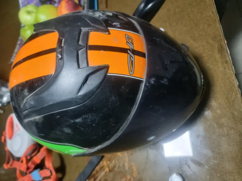 Casco de moto GIVI negro y naranja - 1