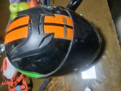 Casco de moto GIVI negro y naranja - miniatura 1
