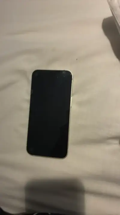 I phone 13 en buen estado - miniatura 1