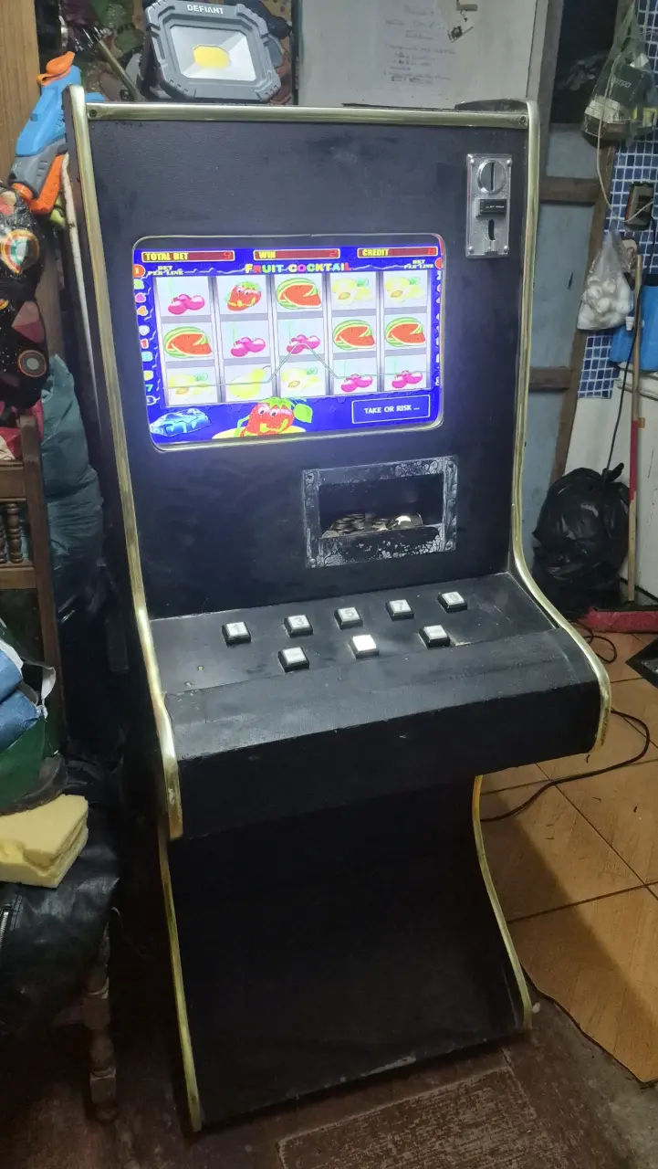 Máquina tragamonedas de frutas usada - 1