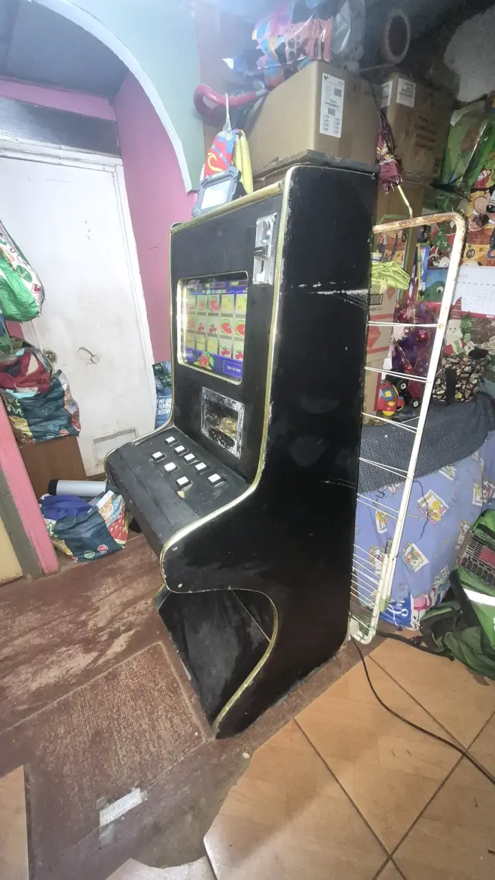 Máquina tragamonedas de frutas usada - 2