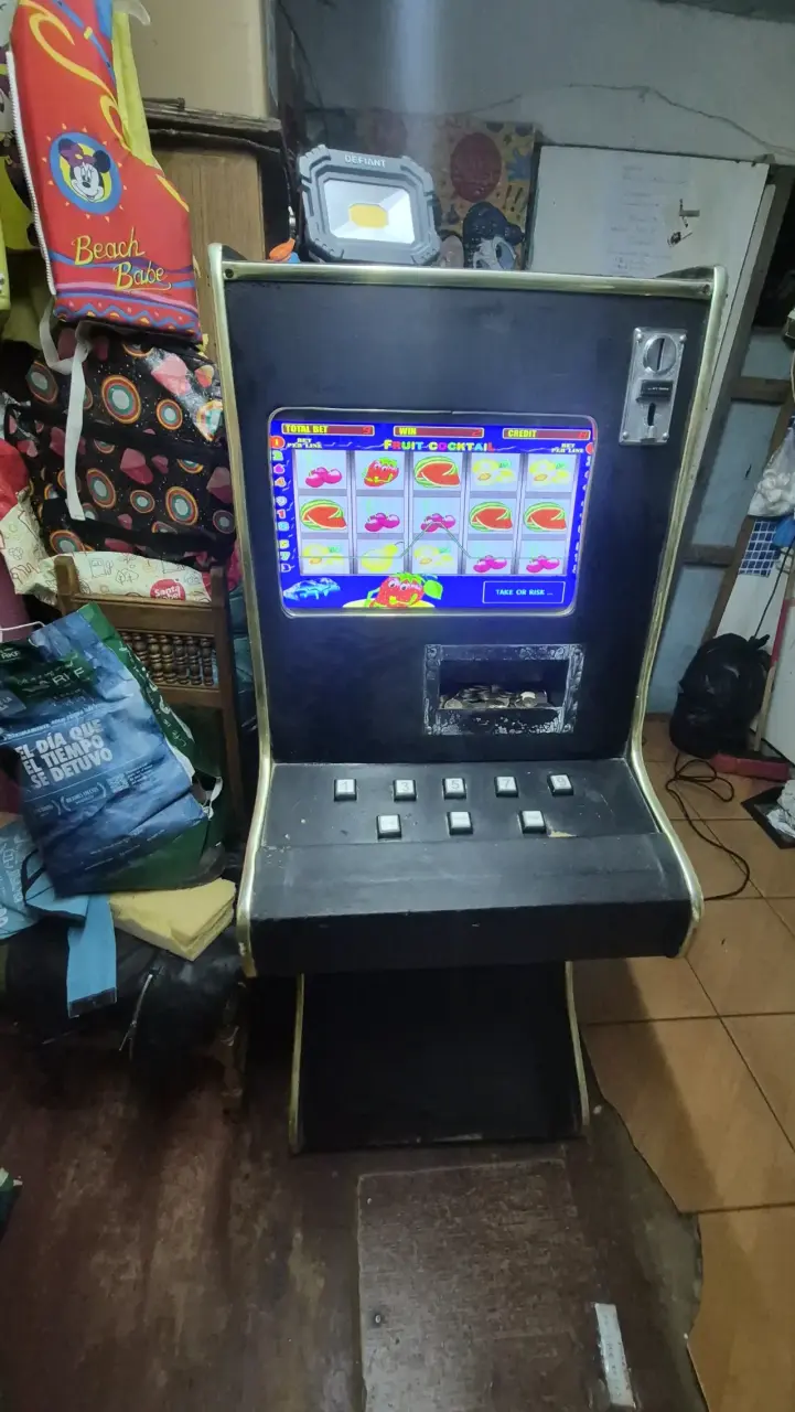 Máquina tragamonedas de frutas usada - 3
