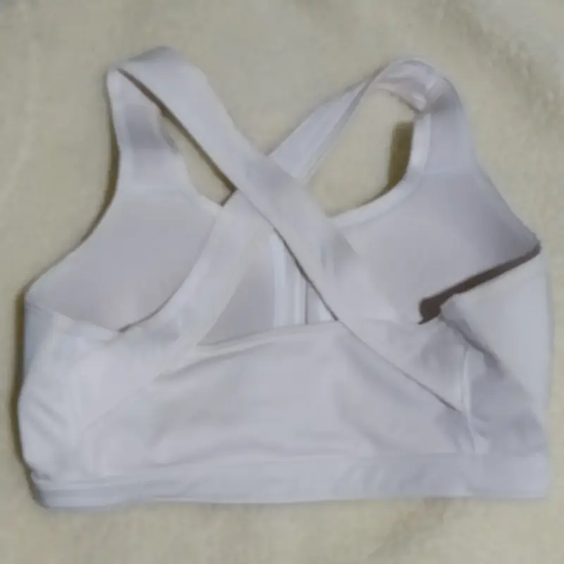 Sostén deportivo Under Armour blanco con cierre. - 2