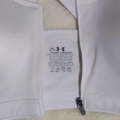 Sostén deportivo Under Armour blanco con cierre. - miniatura 3