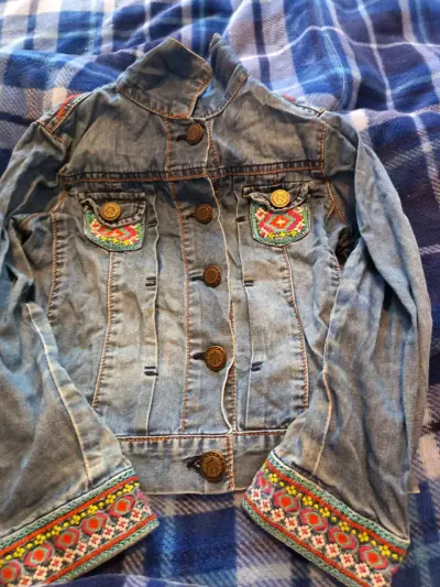 Chaqueta de mezclilla con bordados étnicos - miniatura 1