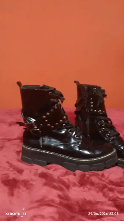 Botas negras de cuero con plataforma - miniatura 2