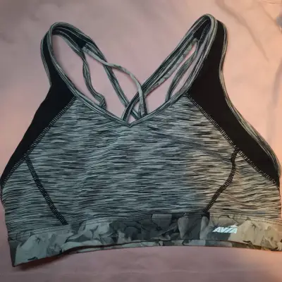 Top deportivo gris con tirantes cruzados Avia - miniatura 1