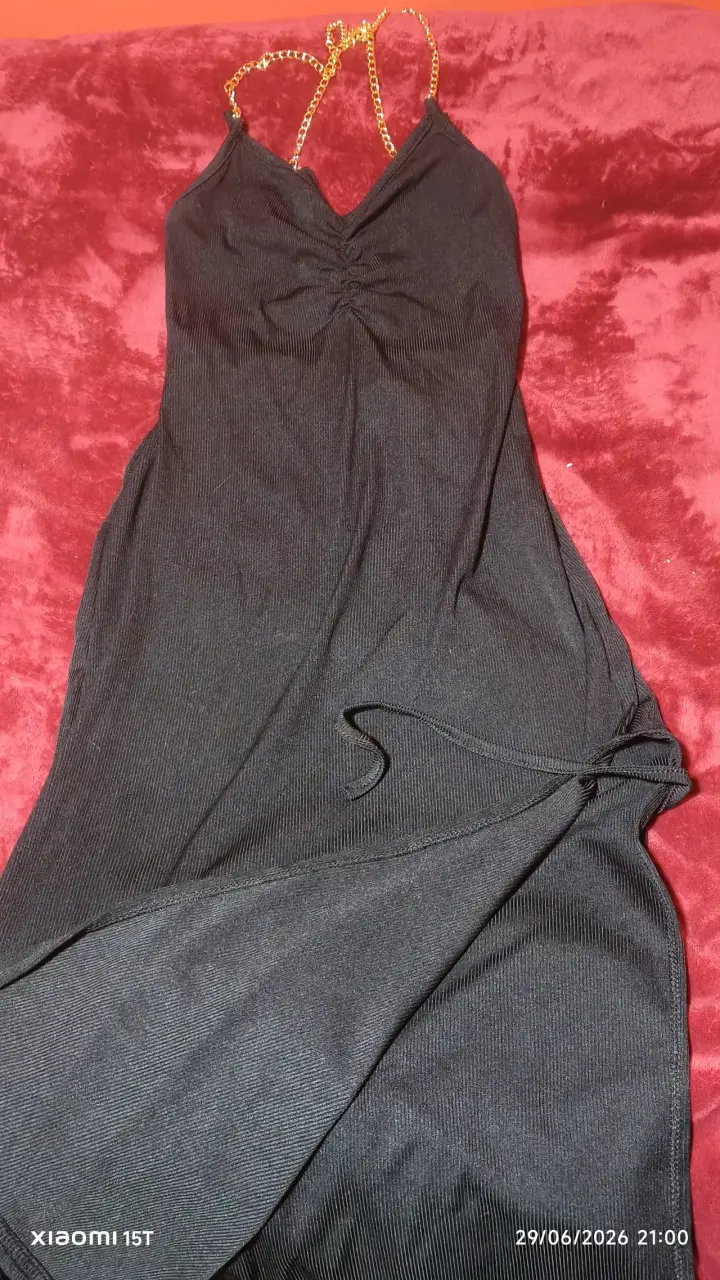 Vestido negro con tirantes de cadena - 3
