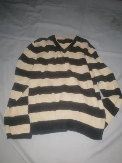 Suéter a rayas beige y negro - miniatura 1