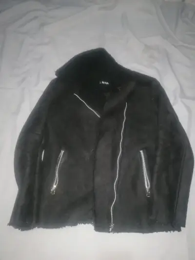 Chaqueta de cuero negra con cierre metálico - miniatura 1