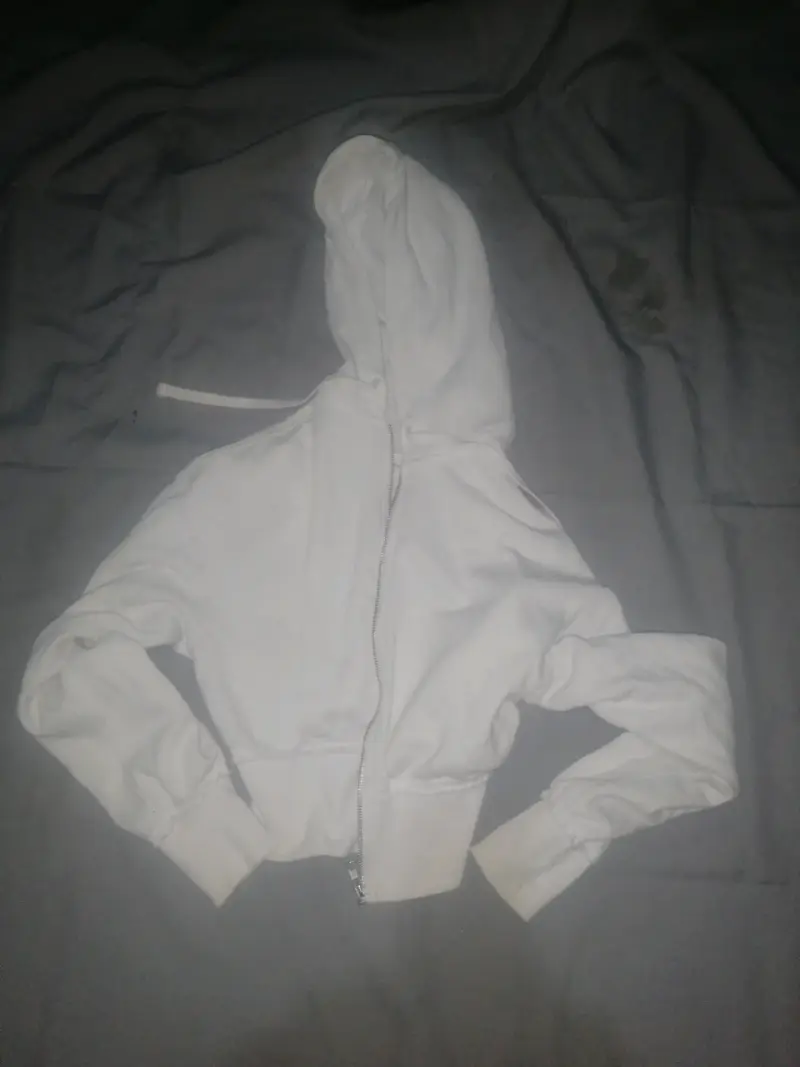 Chaqueta negra con capucha y forro floral - 2
