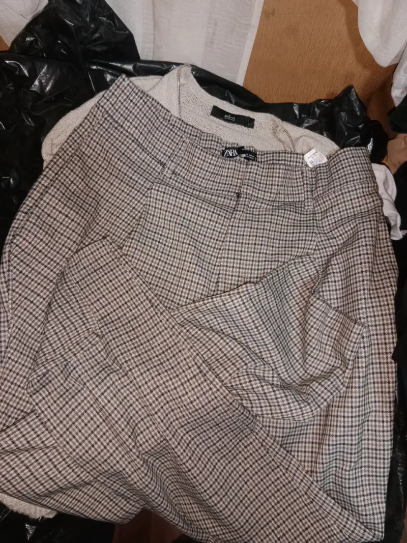 Pantalón formL de cuadros Zara estilo clásico