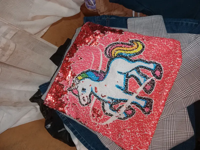 Funde se almohada de lentejuelas con unicornio