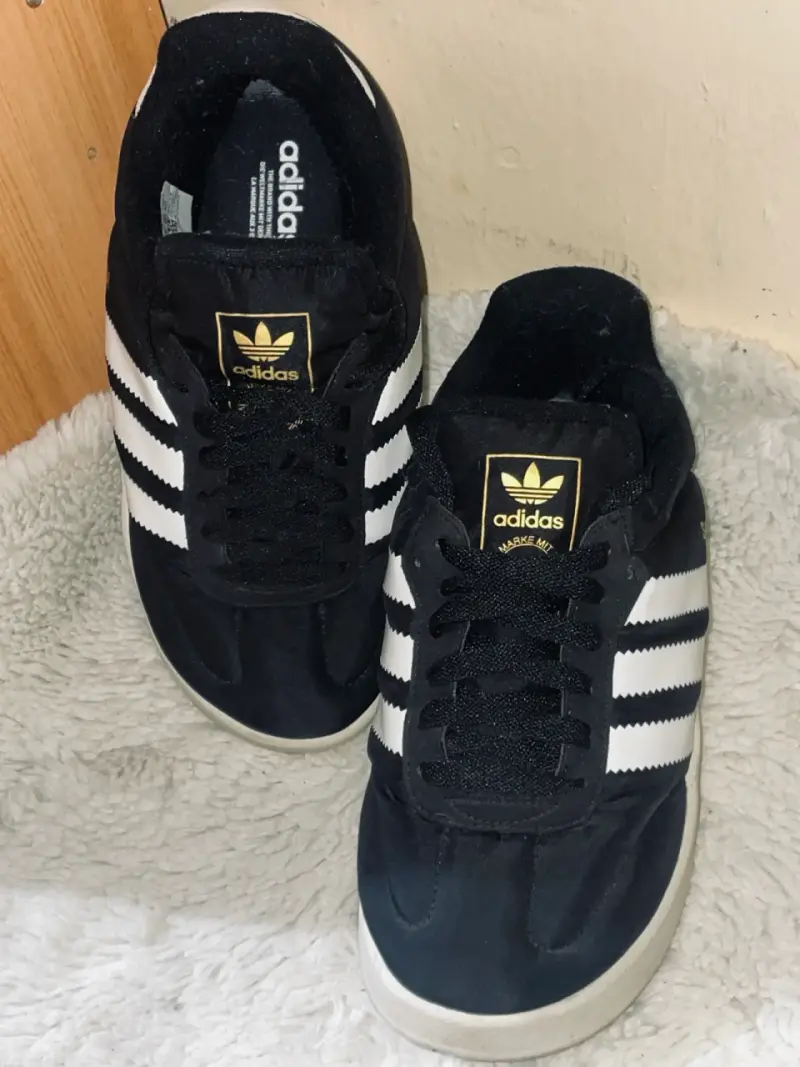 Zapatillas Adidas Samba negras y blancas - 2
