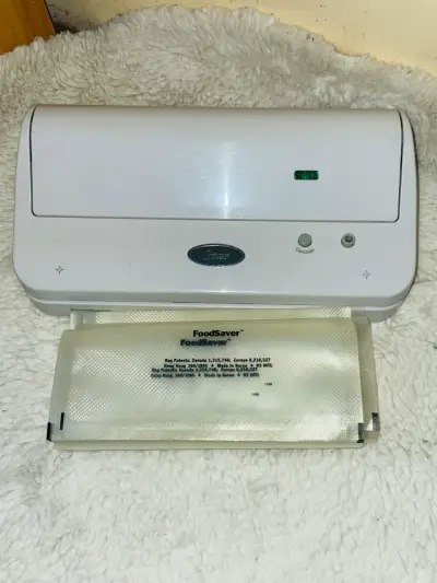 Selladora al vacío Oster compacta - miniatura 1