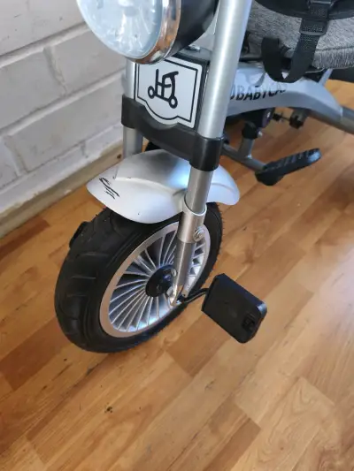 Triciclo para bebé Lubabycas gris con manillar - miniatura 3