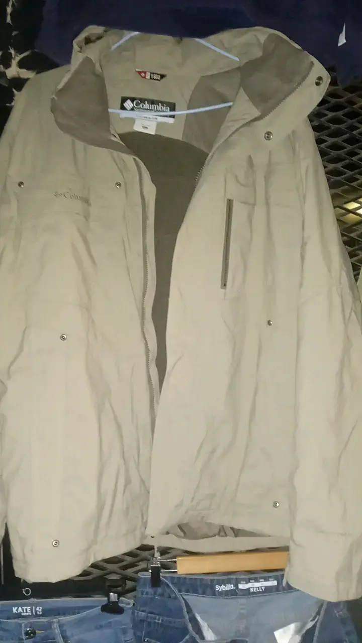 Chaqueta Columbia beige impermeable