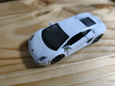 Set de autos de juguete deportivos a escala - miniatura 6
