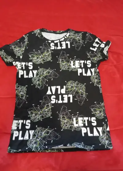 Polera negra estampada 'Let's Play' - miniatura 1