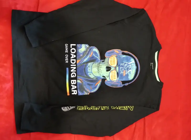 Polera negra estampada 'Let's Play' - 5