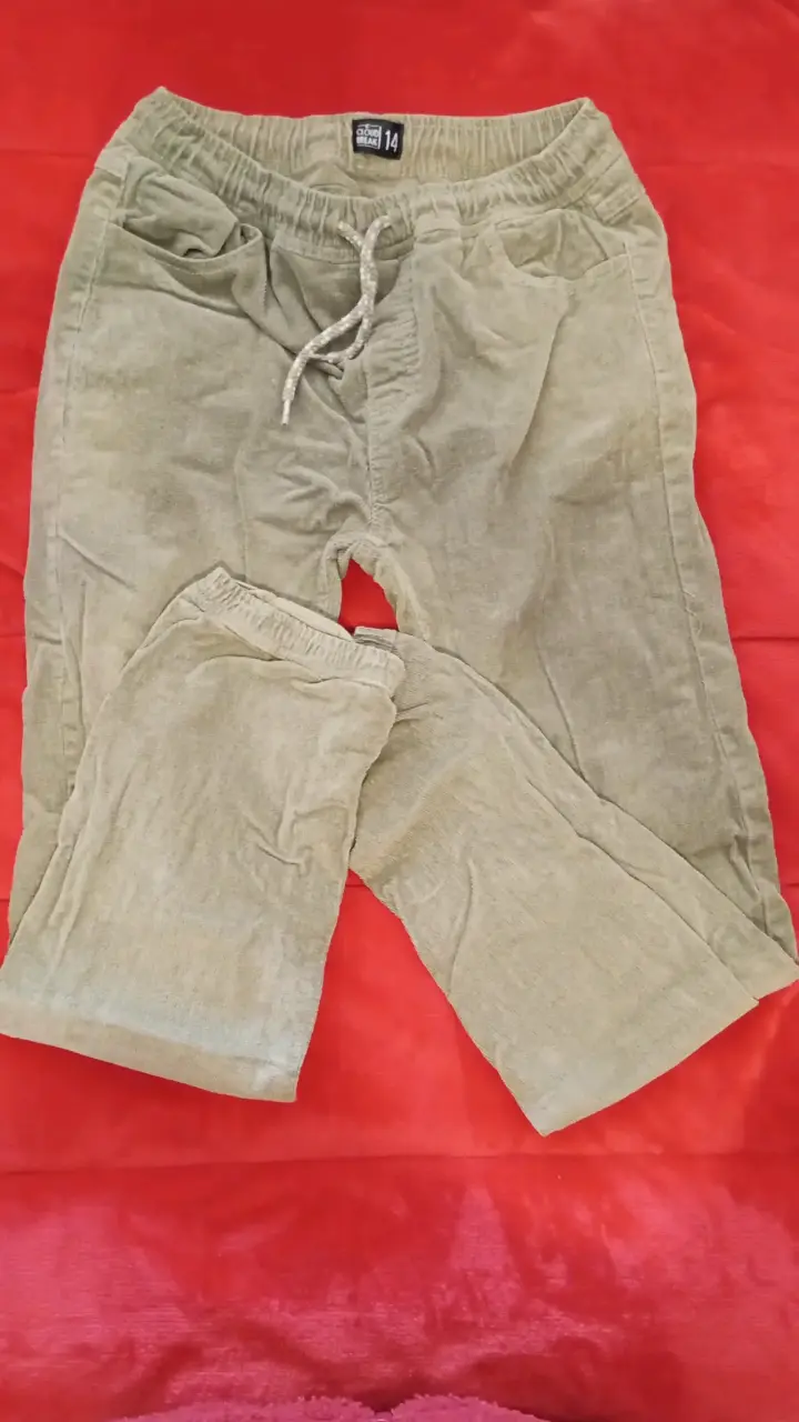 Jeans negros de mezclilla en buen estado - 2