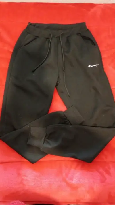 Jeans negros de mezclilla en buen estado - miniatura 4