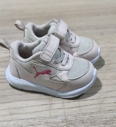 Zapatillas deportivas infantiles Puma rosadas - miniatura 1