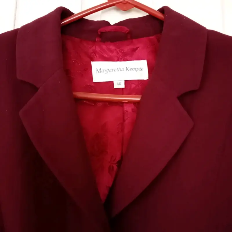 Blazer burdeo mujer marca Margaretha Kempte - 4