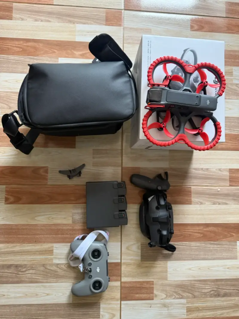 Drone DJI avata 2 con control y accesorios - 1
