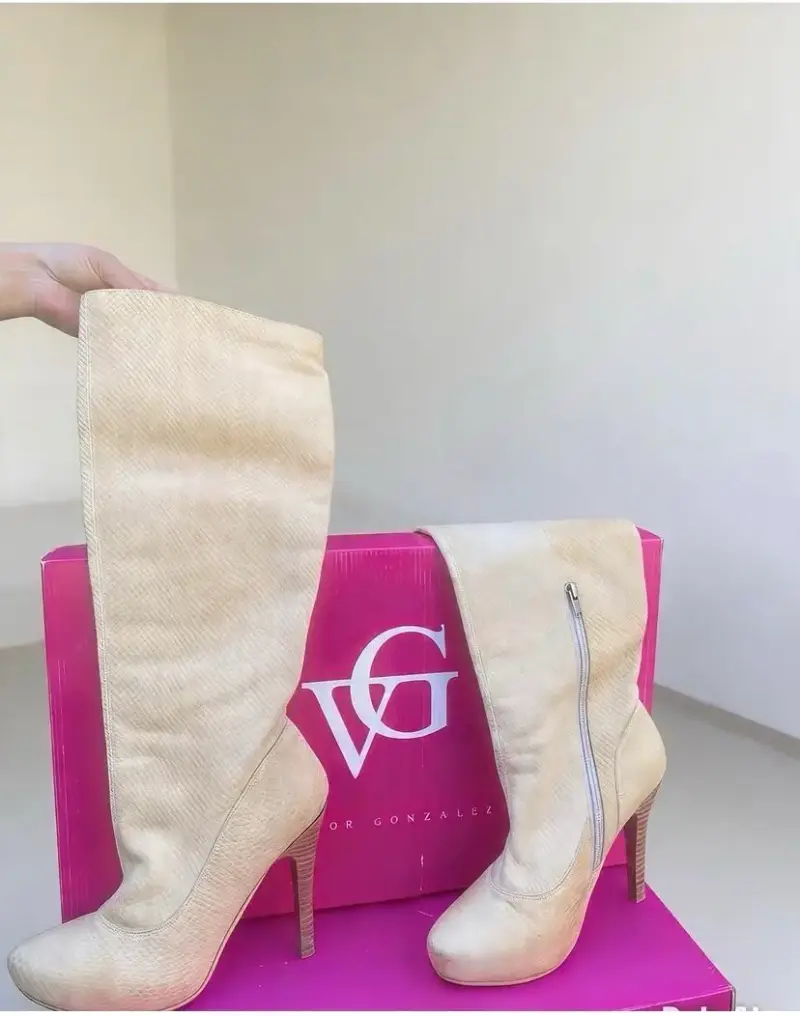Botas altas beige con tacón VG