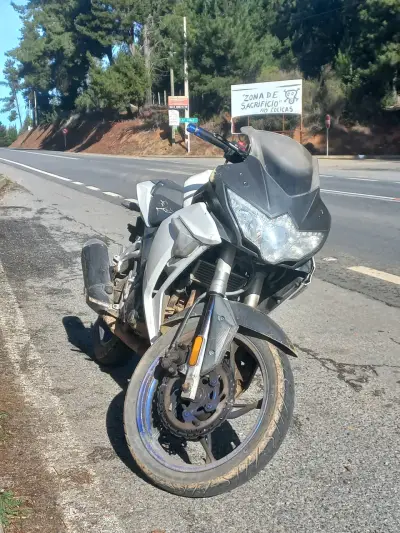 Motocicleta deportiva loncin gp 250. - miniatura 1
