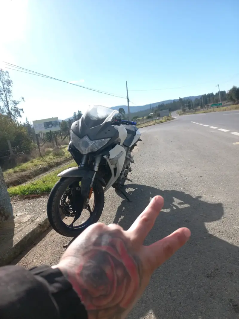 Motocicleta deportiva loncin gp 250. - 2