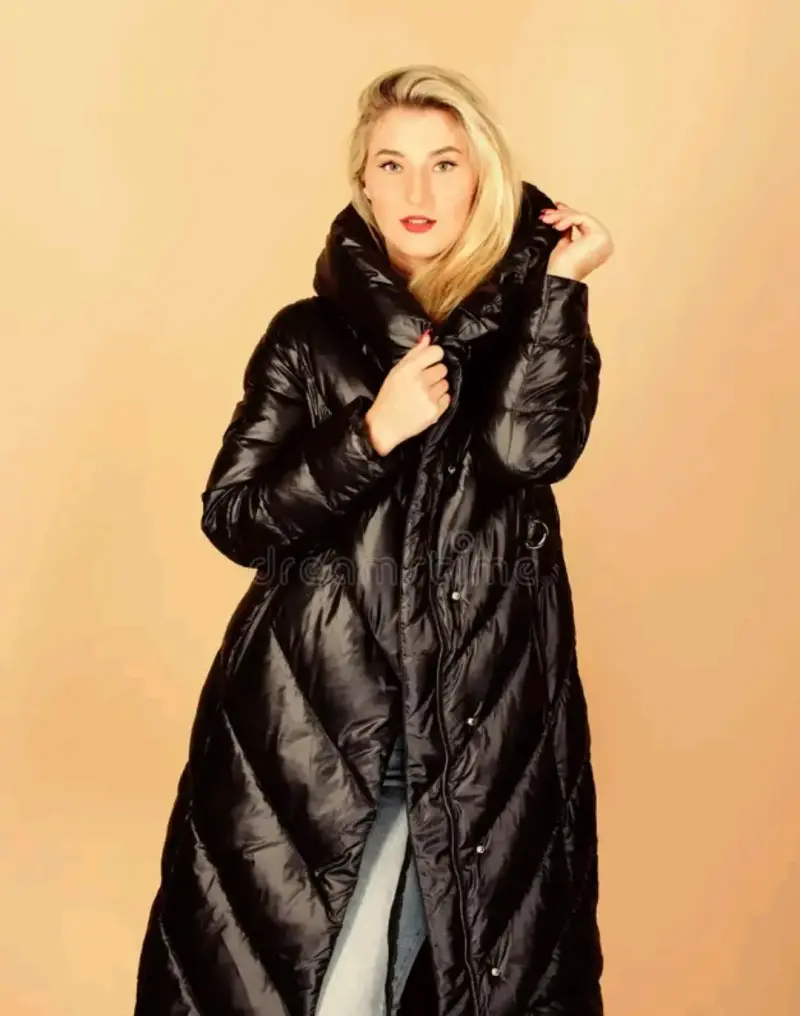 Abrigo largo acolchado negro para mujer