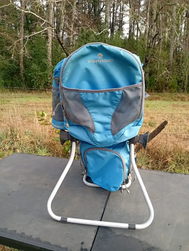 Mochila portabebé azul con soporte - 2